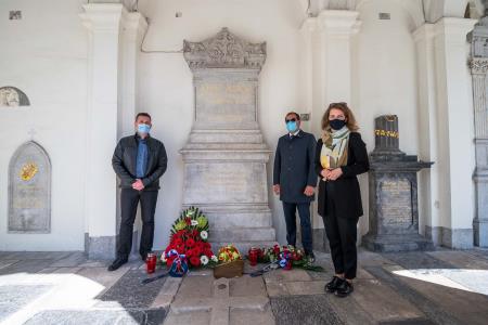 Poklon Josipu Jurčiču v spominskem parku Navje v Ljubljani 5